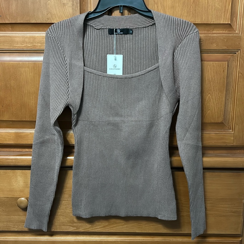 Lillusory sweater size Medium